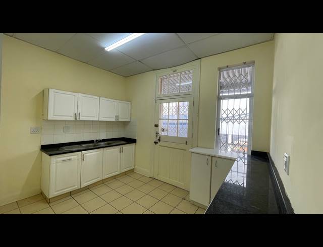 330M² BUSINESS FOR SALE IN WINDERMERE